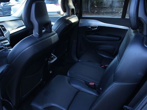 Used 2018 Volvo XC90 T5 Momentum w/ Convenience Package FWD image 13