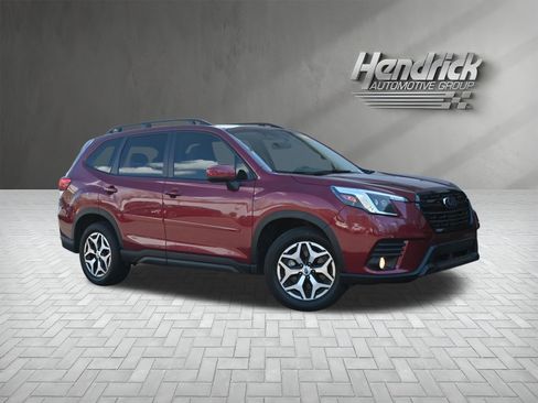 Used 2022 Subaru Forester Premium image 2