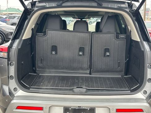 Used 2023 Nissan Pathfinder Platinum image 14