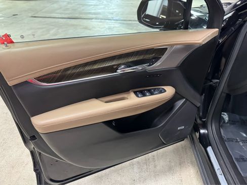 Used 2020 Cadillac XT6 Premium Luxury w/ Platinum Package image 17