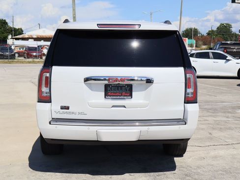 Used 2018 GMC Yukon XL Denali w/ Denali Ultimate Package AWD/4WD image 8