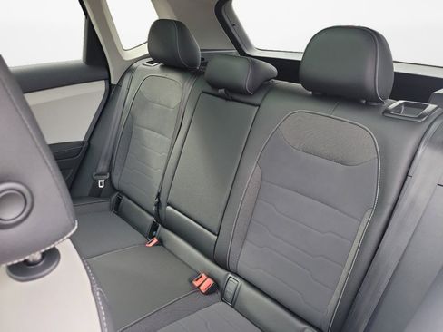 Certified 2025 Volkswagen Taos SE w/ Panoramic Sunroof Package image 14