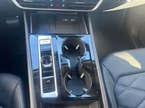 Used 2025 Volkswagen Atlas SE image 42