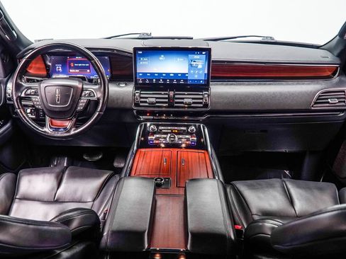 Used 2024 Lincoln Navigator Premiere AWD/4WD image 5