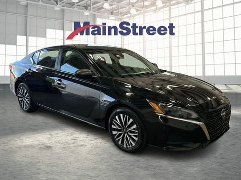 Used 2024 Nissan Altima 2.5 SV FWD image 7