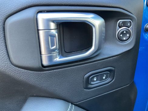 Used 2022 Jeep Gladiator Overland image 28