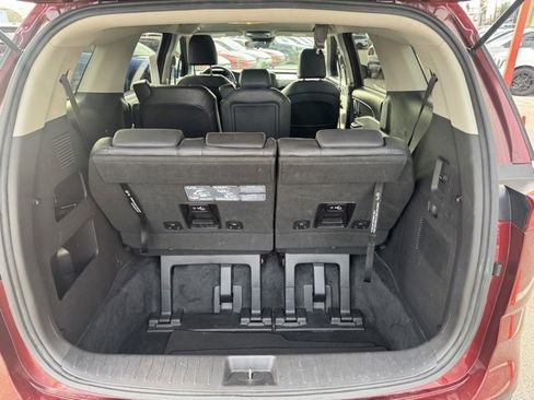 Used 2022 Kia Carnival LX image 11