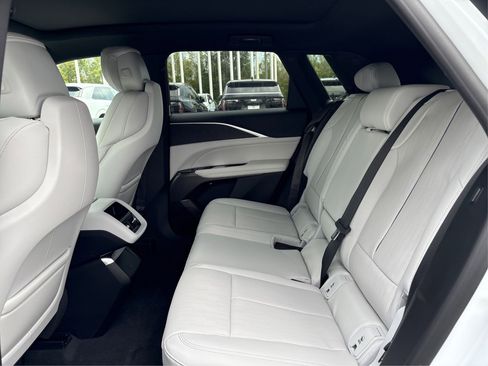 New 2026 Cadillac Lyriq Luxury image 10