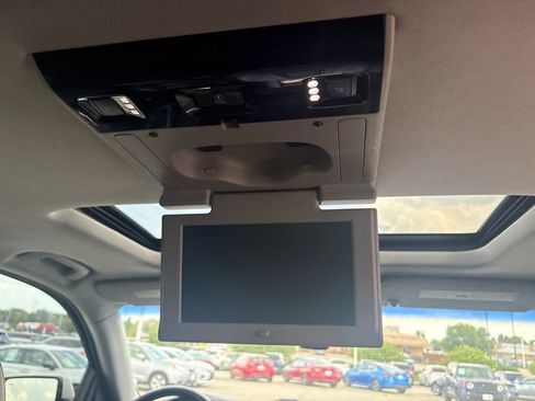 Used 2015 Cadillac Escalade Luxury AWD/4WD image 38