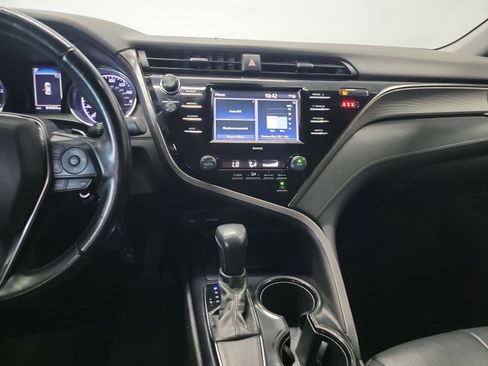 Used 2020 Toyota Camry SE FWD image 20