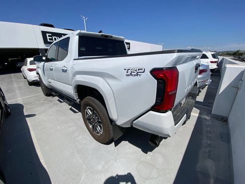 Used 2025 Toyota Tacoma TRD Sport AWD/4WD image 4