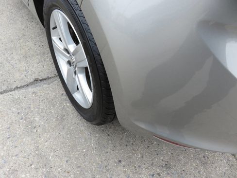 Used 2017 Volkswagen Golf Wolfsburg Edition image 32