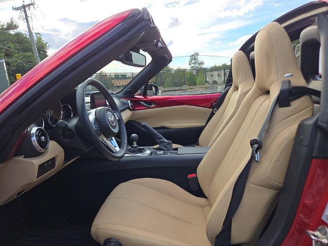 Used 2020 MAZDA MX-5 Miata RF Grand Touring RWD image 16