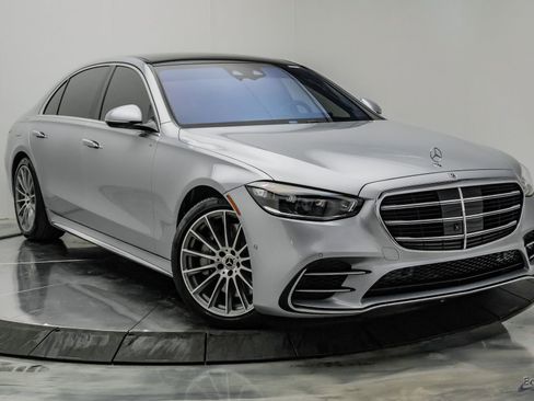 Used 2022 Mercedes-Benz S 580 4MATIC Sedan w/ AMG Line Package image 31
