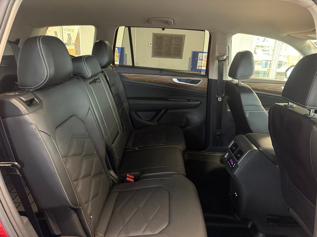 Used 2024 Volkswagen Atlas SE AWD/4WD image 52