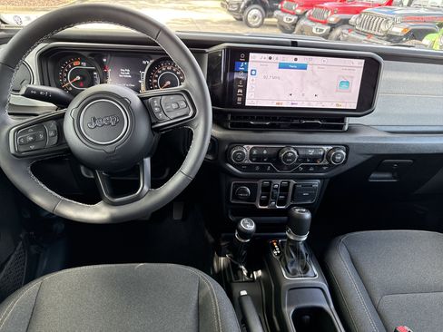 Used 2025 Jeep Wrangler Sport S image 23