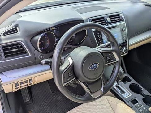 Used 2018 Subaru Outback 2.5i Premium image 11