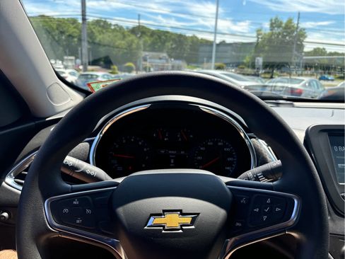 Used 2018 Chevrolet Malibu LT FWD image 9