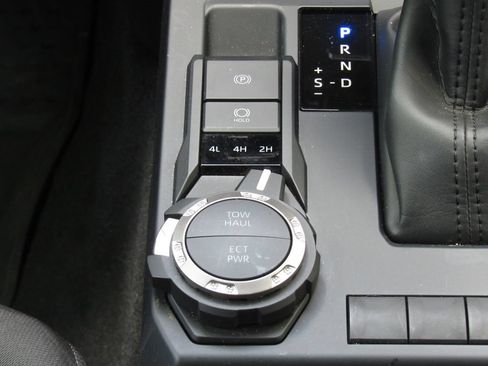 Certified 2025 Toyota Tacoma SR5 AWD/4WD image 31
