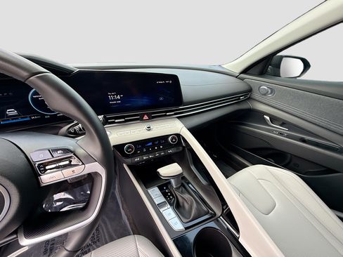 Used 2025 Hyundai Elantra Limited FWD image 26