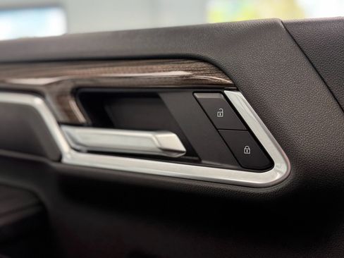 Used 2025 Chevrolet Silverado 2500 LT w/ Convenience Package image 18