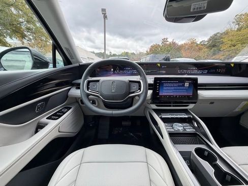 New 2026 Lincoln Nautilus Premier image 9