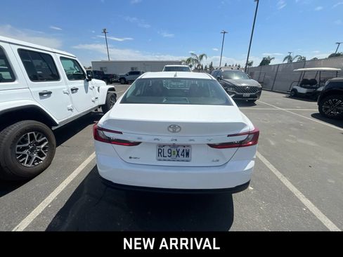 Used 2025 Toyota Camry LE FWD image 4