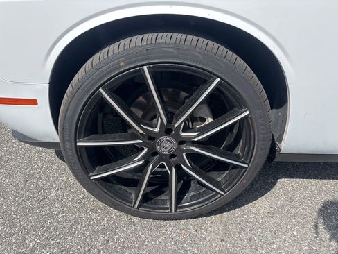 Used 2023 Dodge Challenger SXT RWD image 9