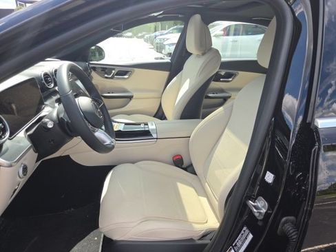 Used 2025 Mercedes-Benz C 300 4MATIC Sedan image 5