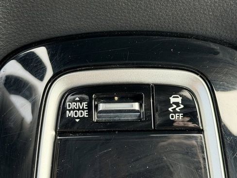 Used 2024 Toyota Corolla SE image 19