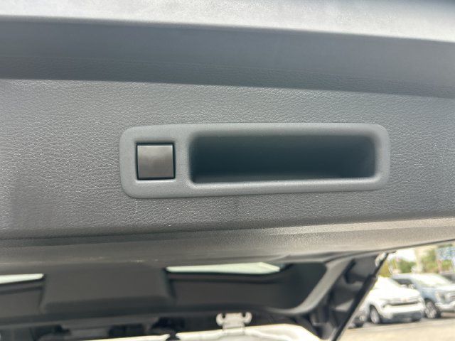 Used 2024 Toyota Sienna LE AWD/4WD image 38