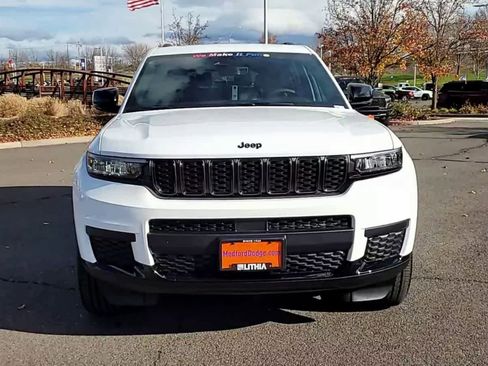 New 2025 Jeep Grand Cherokee L Altitude image 3