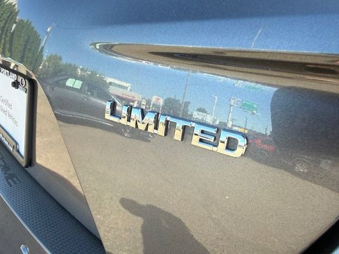 Certified 2022 Toyota Prius Prime Limited FWD image 8