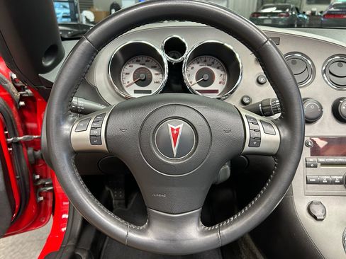 Used 2006 Pontiac Solstice Convertible w/ Premium Package RWD image 7