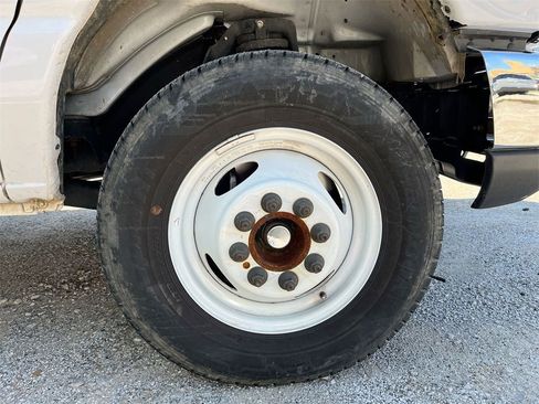 Used 2023 Ford E-450 and Econoline 450 Super Duty w/ Driver's Safety Package RWD image 9