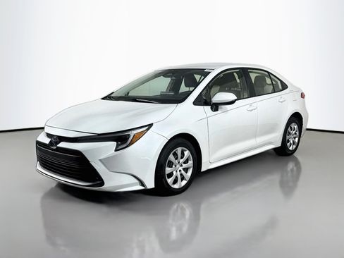 Used 2023 Toyota Corolla LE FWD image 4