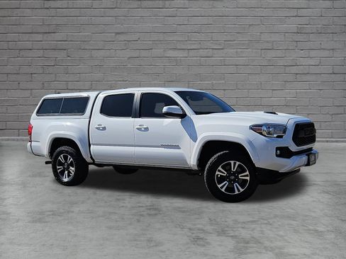 Used 2016 Toyota Tacoma TRD Sport w/ Premium & Technology Package AWD/4WD image 1