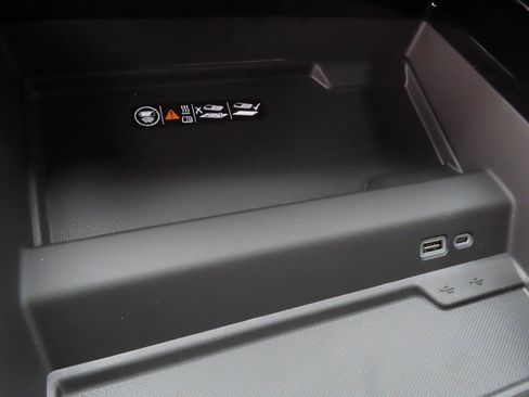 New 2026 Chevrolet Suburban Premier image 12