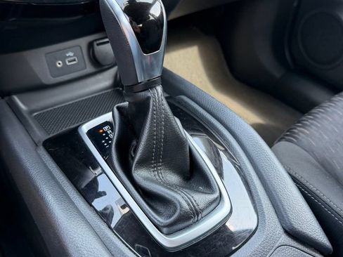 Used 2019 Nissan Rogue SV AWD/4WD image 12
