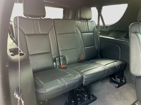 Used 2023 Chevrolet Suburban RST w/ Luxury Package image 28