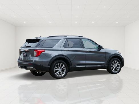Certified 2023 Ford Explorer XLT w/ Equipment Group 202A AWD/4WD image 3