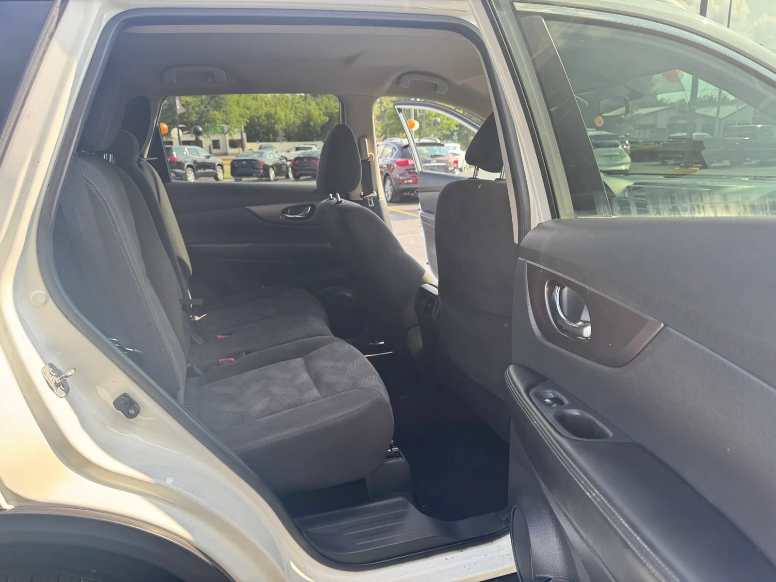 Used 2016 Nissan Rogue SV w/ SV Premium Package AWD/4WD image 10