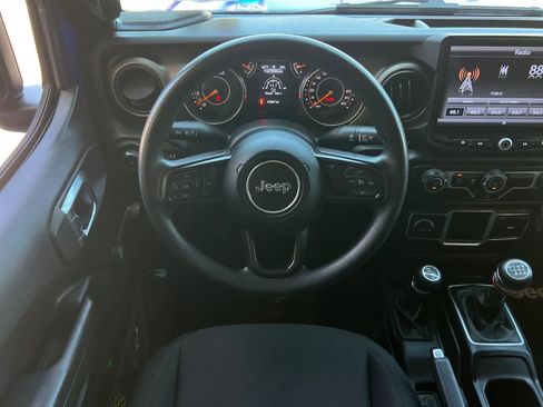 Used 2018 Jeep Wrangler Unlimited Sport AWD/4WD image 16