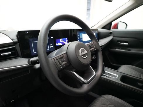 Used 2025 Nissan Kicks SV image 8