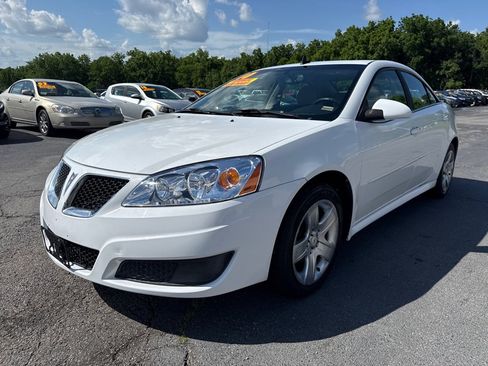 Used 2010 Pontiac G6 Sedan FWD image 2