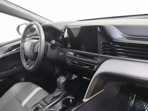 Used 2025 Toyota Camry SE image 37