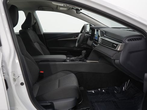 Used 2025 Toyota Camry LE image 11