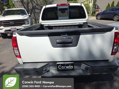 Used 2016 Nissan Frontier SV w/ SV Value Truck Package RWD image 6