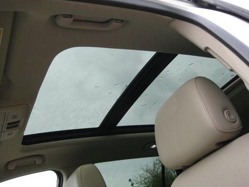 Used 2017 Buick Envision Essence FWD image 23