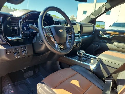 Used 2024 Chevrolet Silverado 1500 High Country w/ Z71 Off-Road Package AWD/4WD image 9